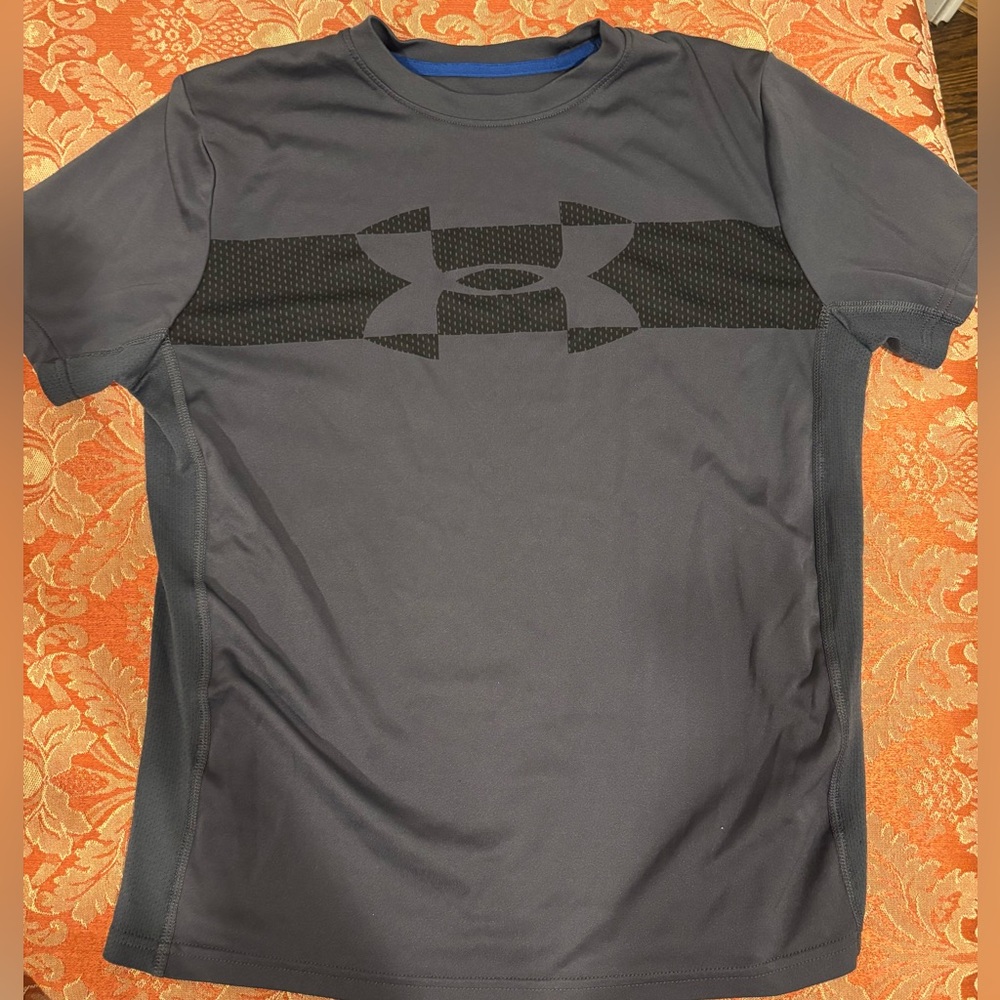 Under Armour Kids' Black and Gray Short Sleeve Tee